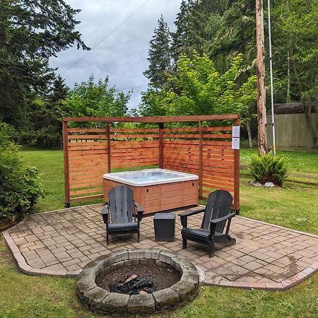 Fox Paws Luxury Cabin - Hot Tub, Fire Pit & Pines! Hansville Kültér fotó