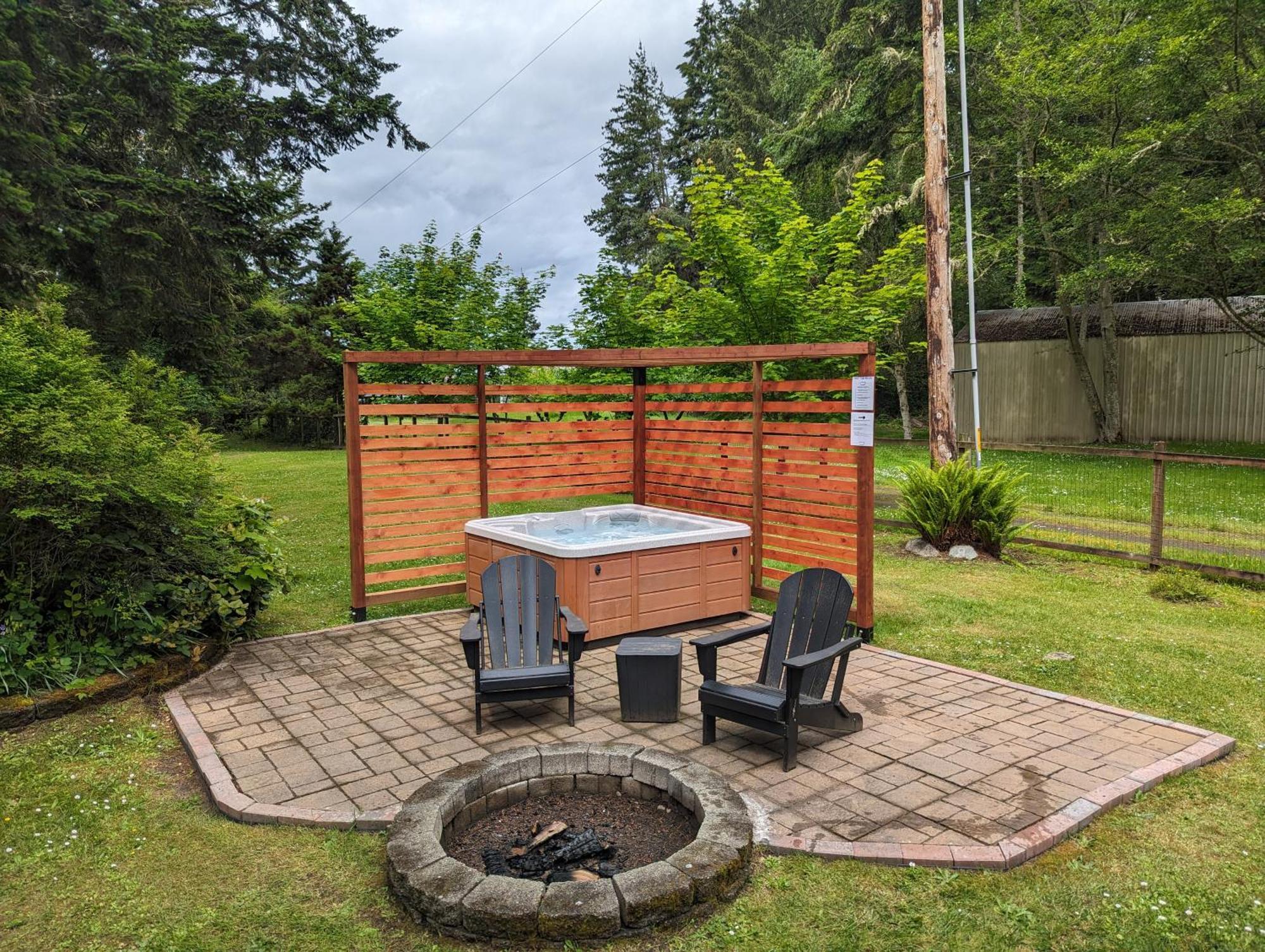 Fox Paws Luxury Cabin - Hot Tub, Fire Pit & Pines! Hansville Kültér fotó